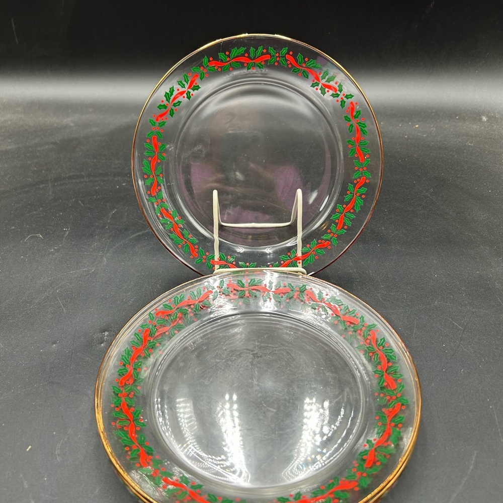 Arcoroc Arby’s holly berry plate Festive Glass Plates, Christmas